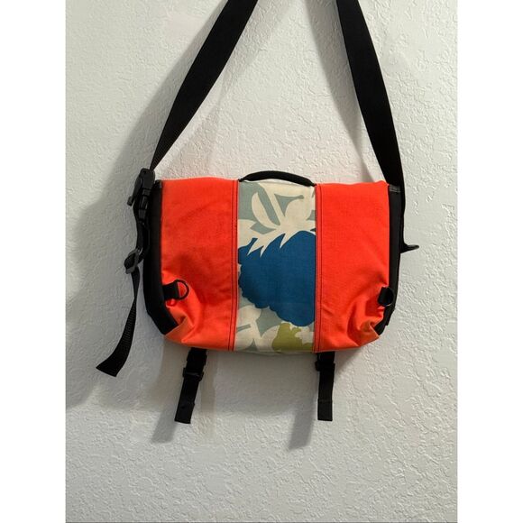 Timbuk2 Custom Medium Size (11' X 17") Messenger Bag with tropical print - Picture 3 of 5